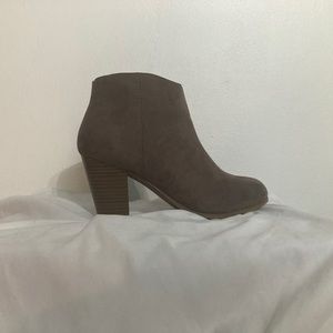 Old Navy brown suede heel boots